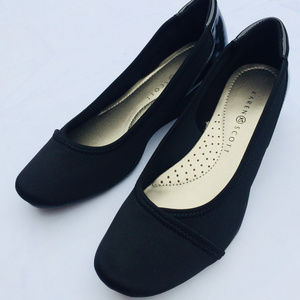 Karen Scott Black Wedge Pump